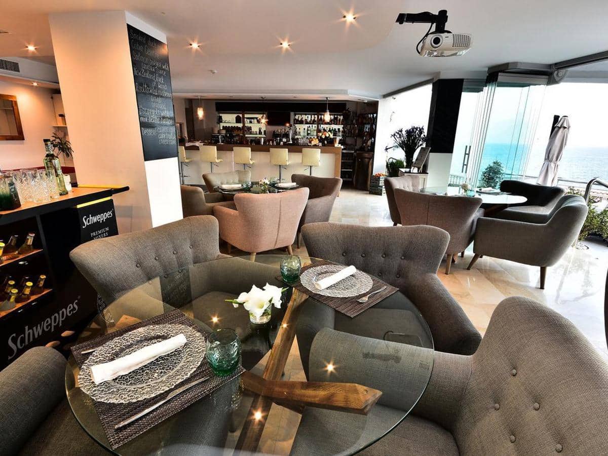 24 makuuhuone Hotelli myytävänä paikassa Benidorm mukana uima-altaan - 7 000 000 € (Ref: 8108734)