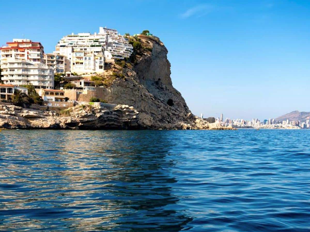 24 makuuhuone Hotelli myytävänä paikassa Benidorm mukana uima-altaan - 7 000 000 € (Ref: 8108734)