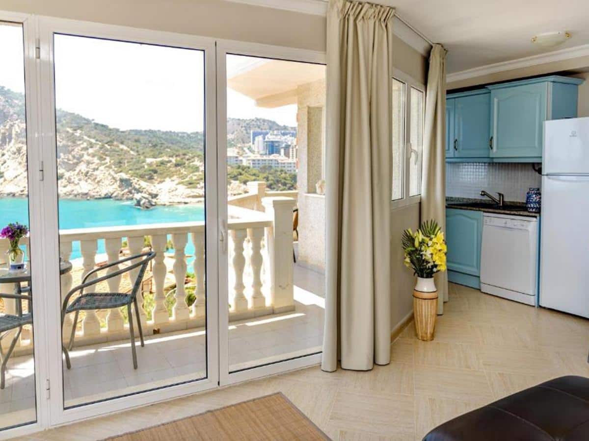 24 makuuhuone Hotelli myytävänä paikassa Benidorm mukana uima-altaan - 7 000 000 € (Ref: 8108734)