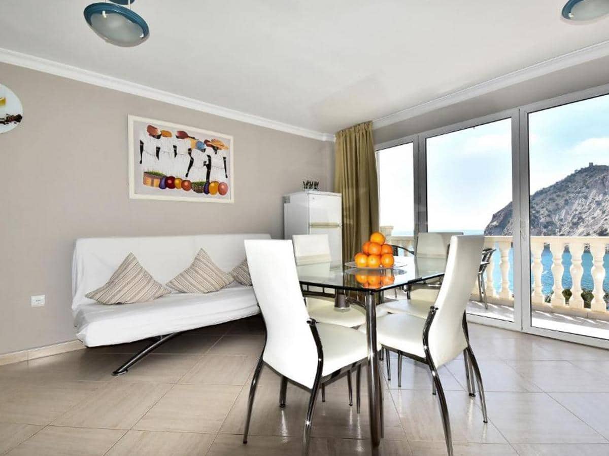 24 makuuhuone Hotelli myytävänä paikassa Benidorm mukana uima-altaan - 7 000 000 € (Ref: 8108734)