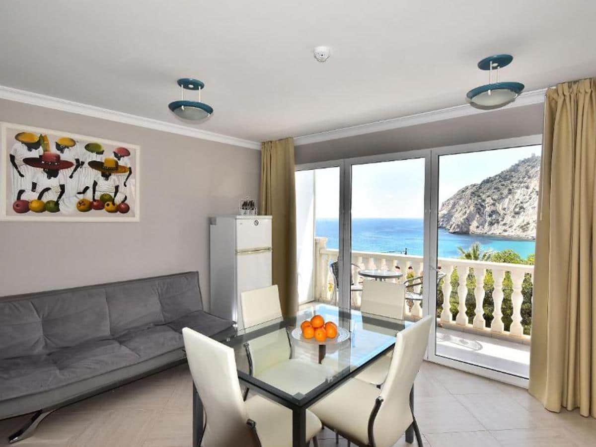 24 makuuhuone Hotelli myytävänä paikassa Benidorm mukana uima-altaan - 7 000 000 € (Ref: 8108734)