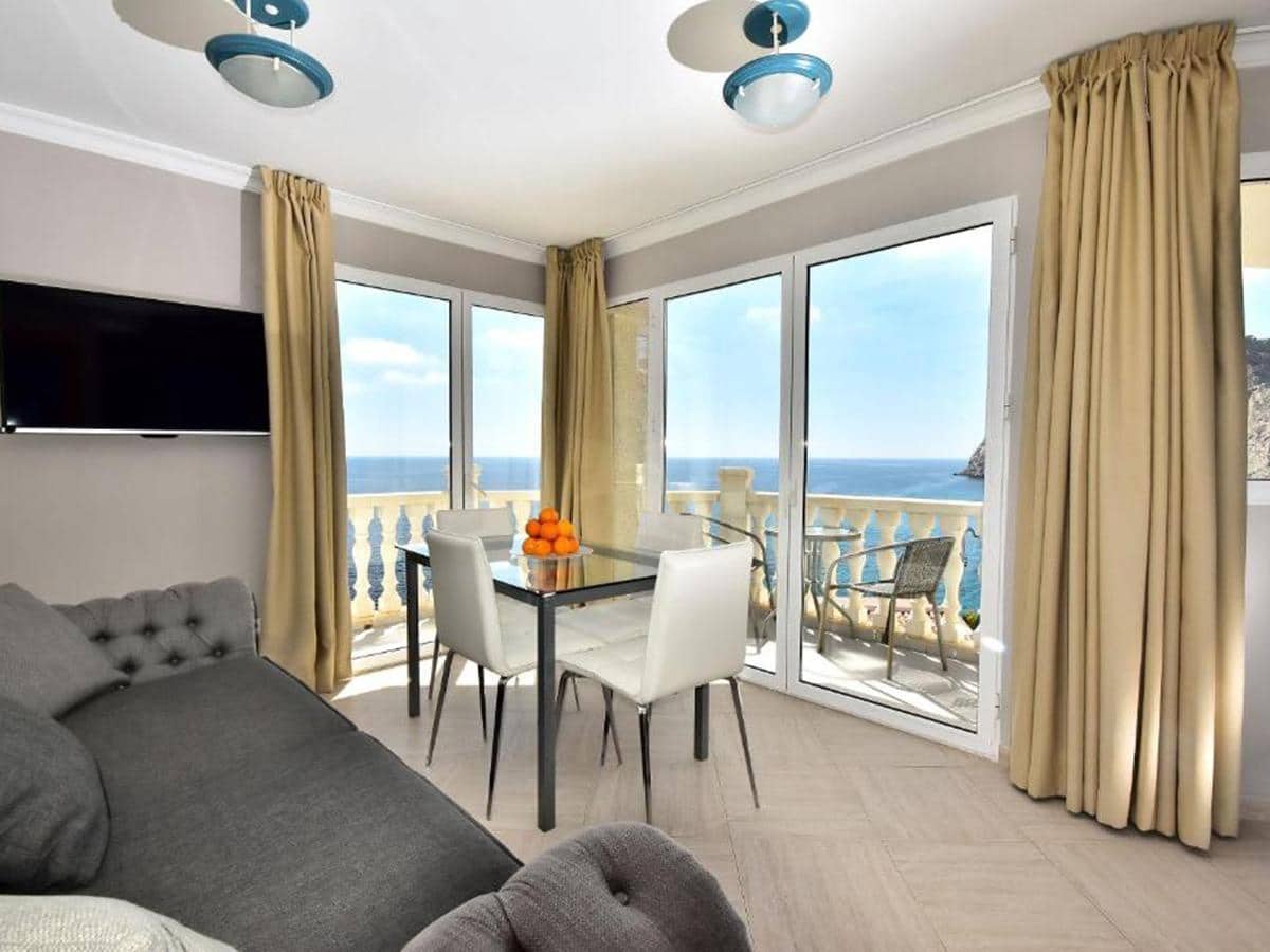 24 makuuhuone Hotelli myytävänä paikassa Benidorm mukana uima-altaan - 7 000 000 € (Ref: 8108734)