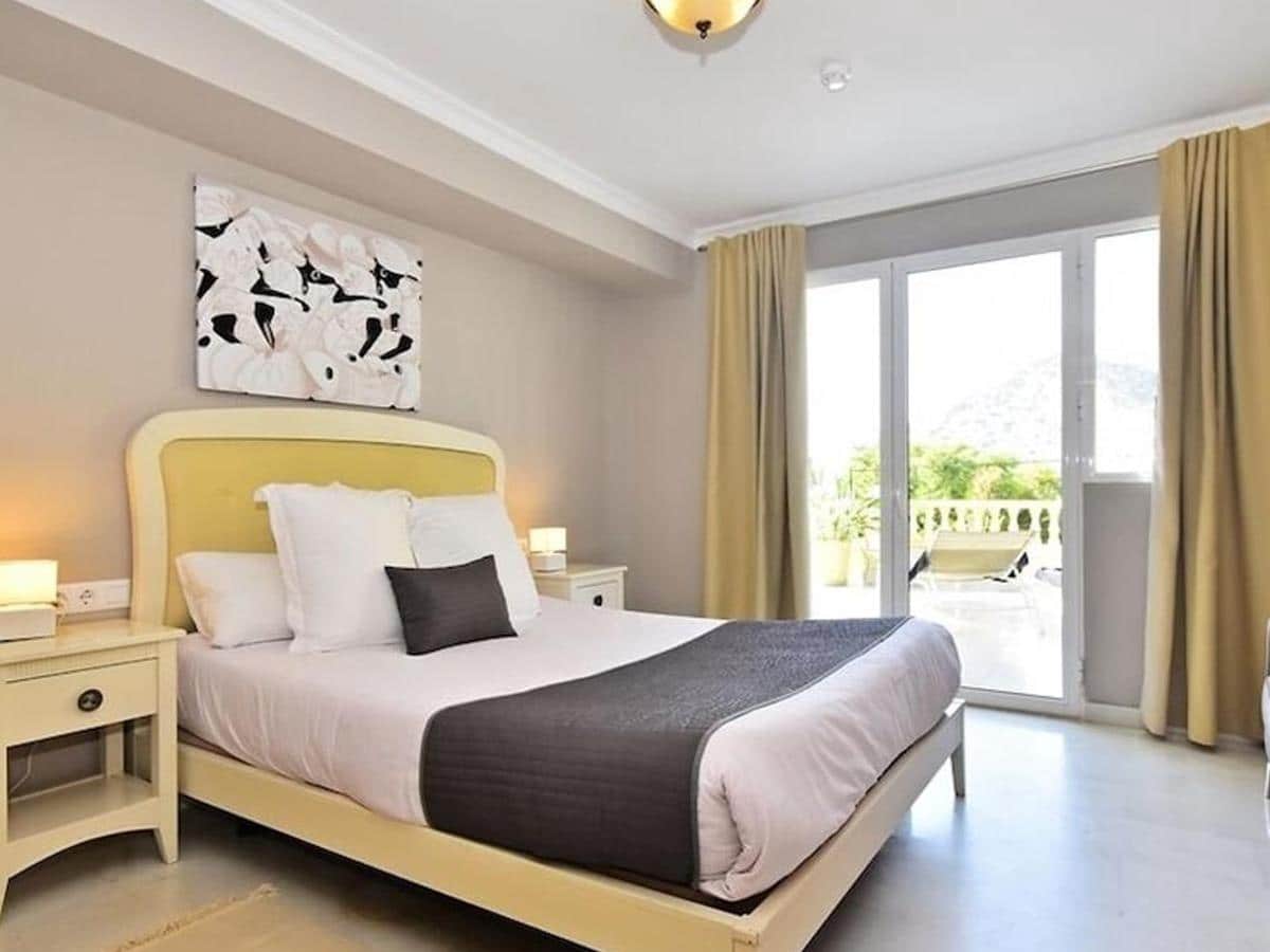 24 makuuhuone Hotelli myytävänä paikassa Benidorm mukana uima-altaan - 7 000 000 € (Ref: 8108734)