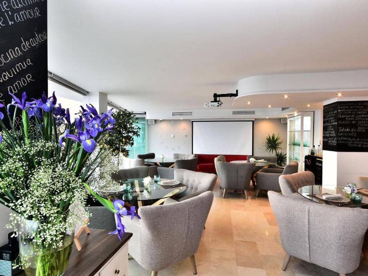 24 makuuhuone Hotelli myytävänä paikassa Benidorm mukana uima-altaan - 7 000 000 € (Ref: 8108734)