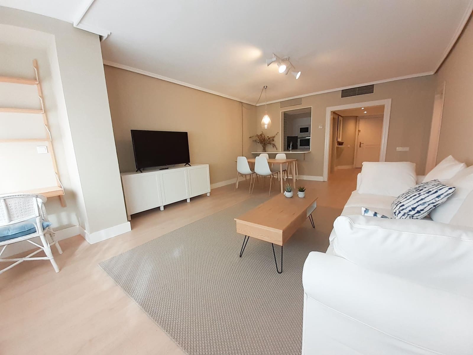 1 bedroom Flat for rent in Alicante / Alacant city - € 1,199 (Ref: 8119963)