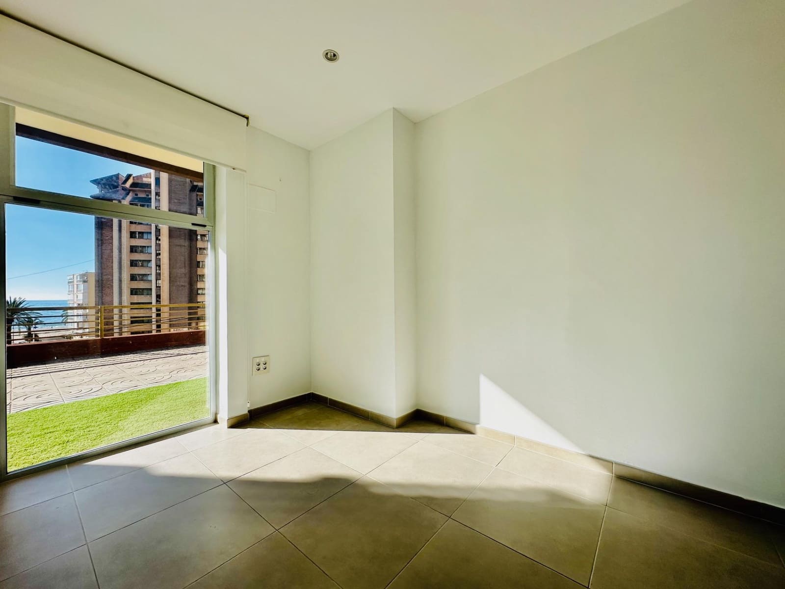 Kantoor te huur in Benidorm - € 550 (Ref: 8371150)