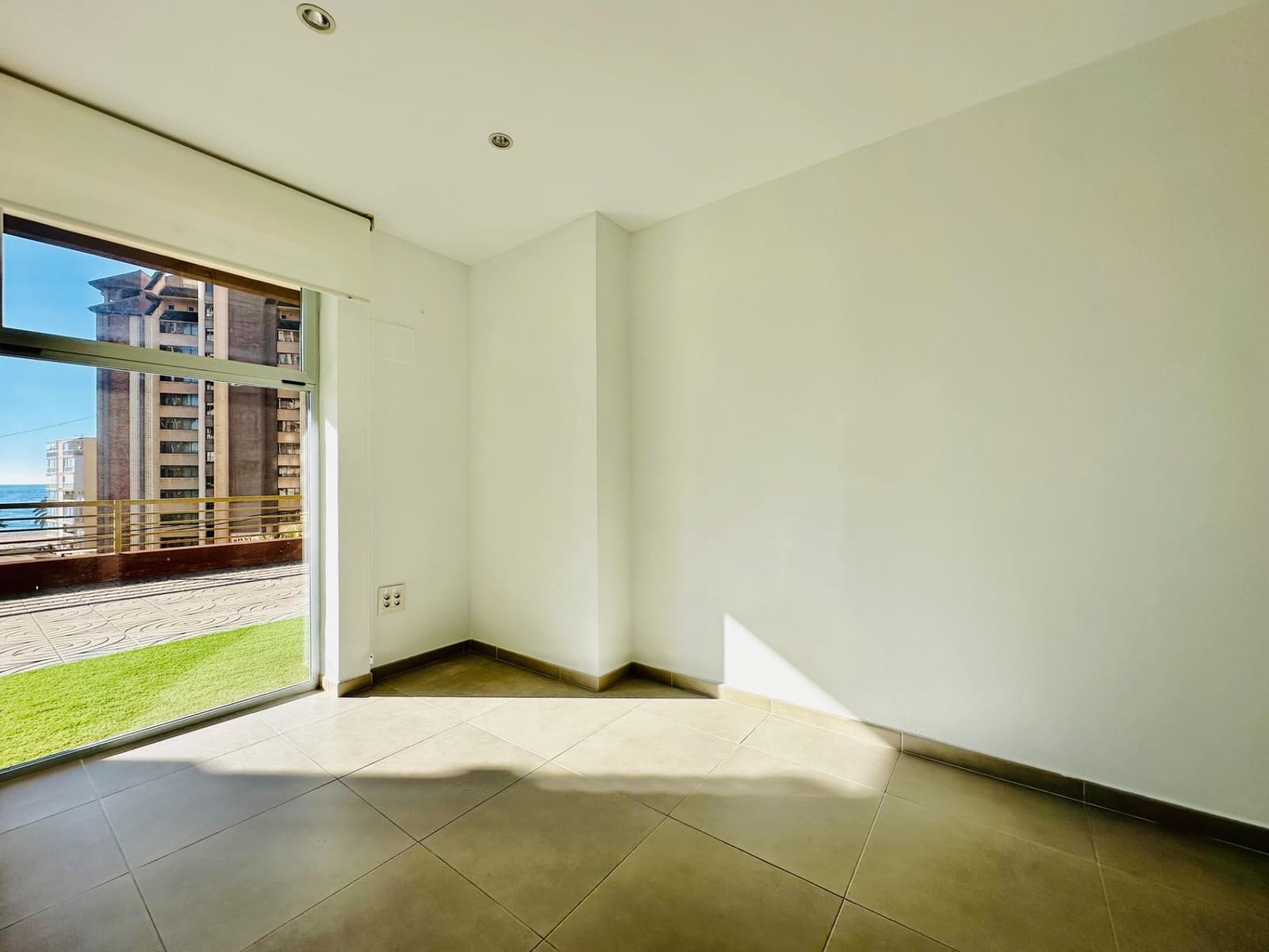 Kantoor te huur in Benidorm - € 550 (Ref: 8371150)