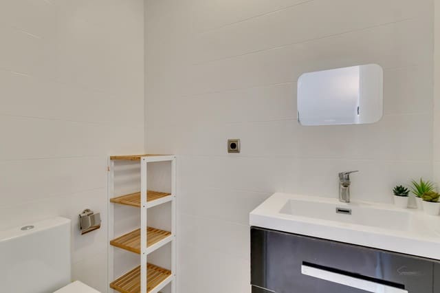 5 Zimmer Villa zu verkaufen in Oliva mit Pool - 899.000 € (Ref: 8394881)