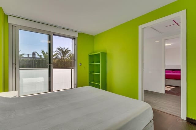 5 Zimmer Villa zu verkaufen in Oliva mit Pool - 899.000 € (Ref: 8394881)