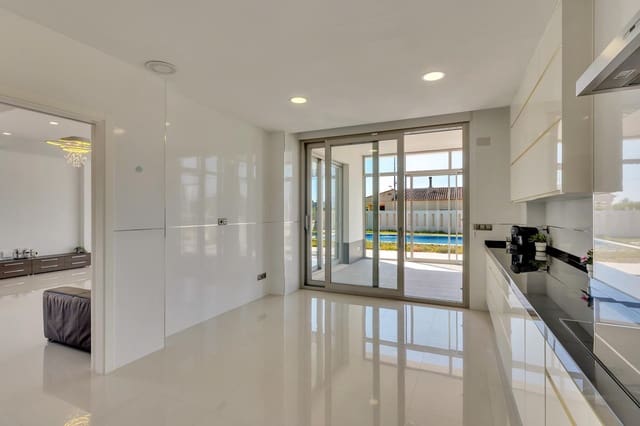 5 Zimmer Villa zu verkaufen in Oliva mit Pool - 899.000 € (Ref: 8394881)