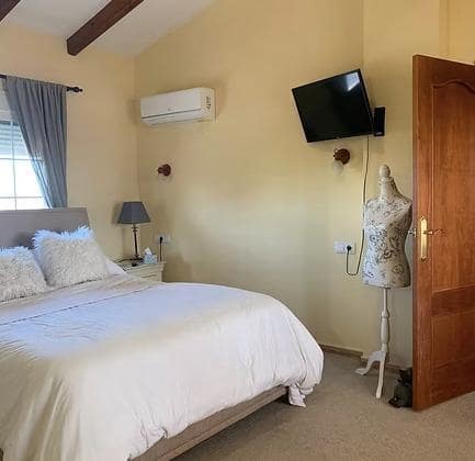 Chalet de 4 habitaciones en Dolores en venta con piscina garaje - 460.000 € (Ref: 8421289)