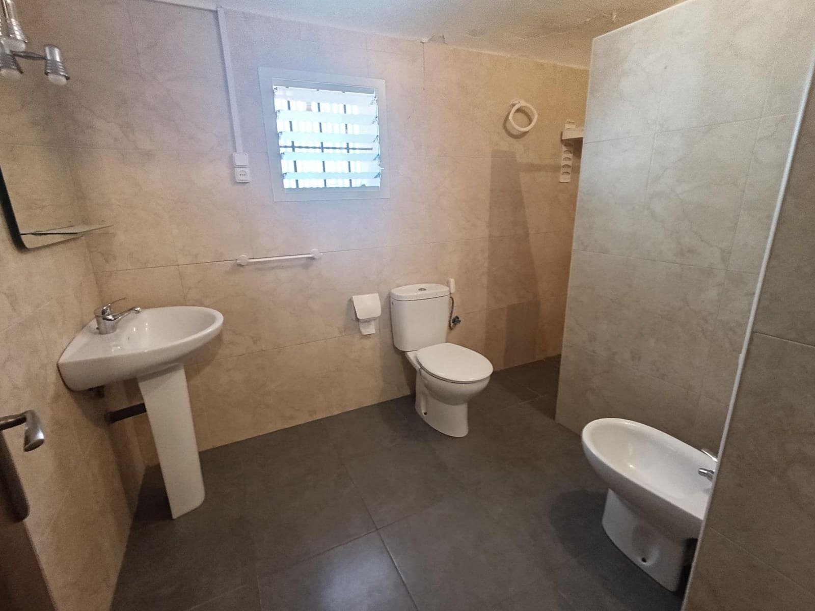 7 Zimmer Villa zu verkaufen in Las Bayas mit Pool Garage - 449.000 € (Ref: 8423298)