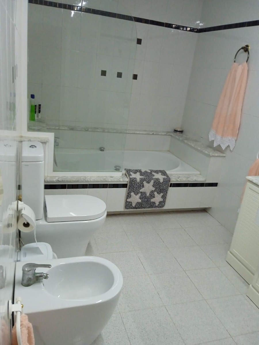 5 bedroom Villa for sale in Perleta with garage - € 399,000 (Ref: 8423301)