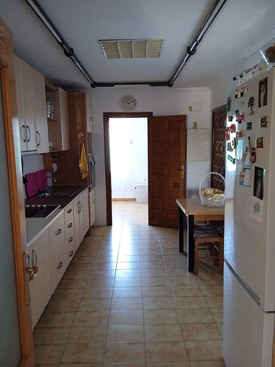 5 bedroom Villa for sale in Perleta with garage - € 399,000 (Ref: 8423301)