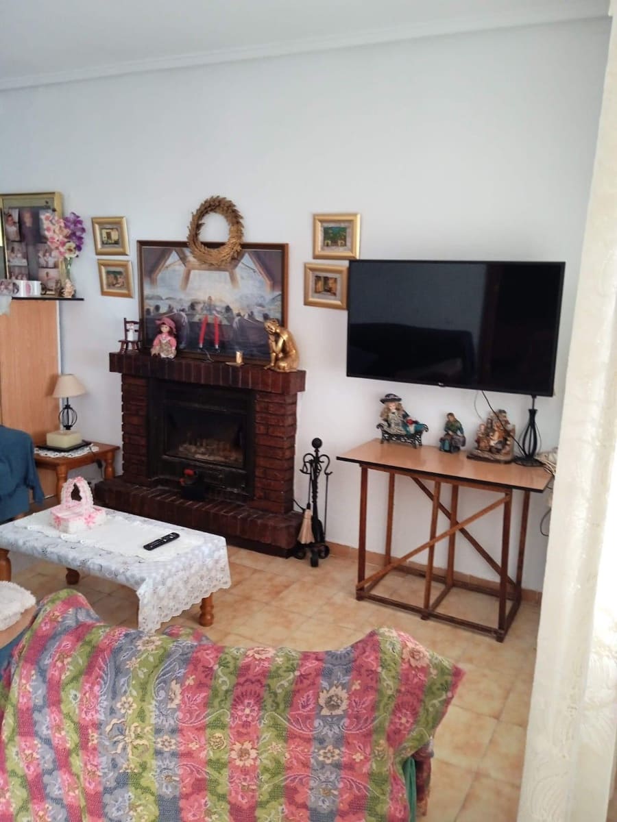 5 bedroom Villa for sale in Perleta with garage - € 399,000 (Ref: 8423301)