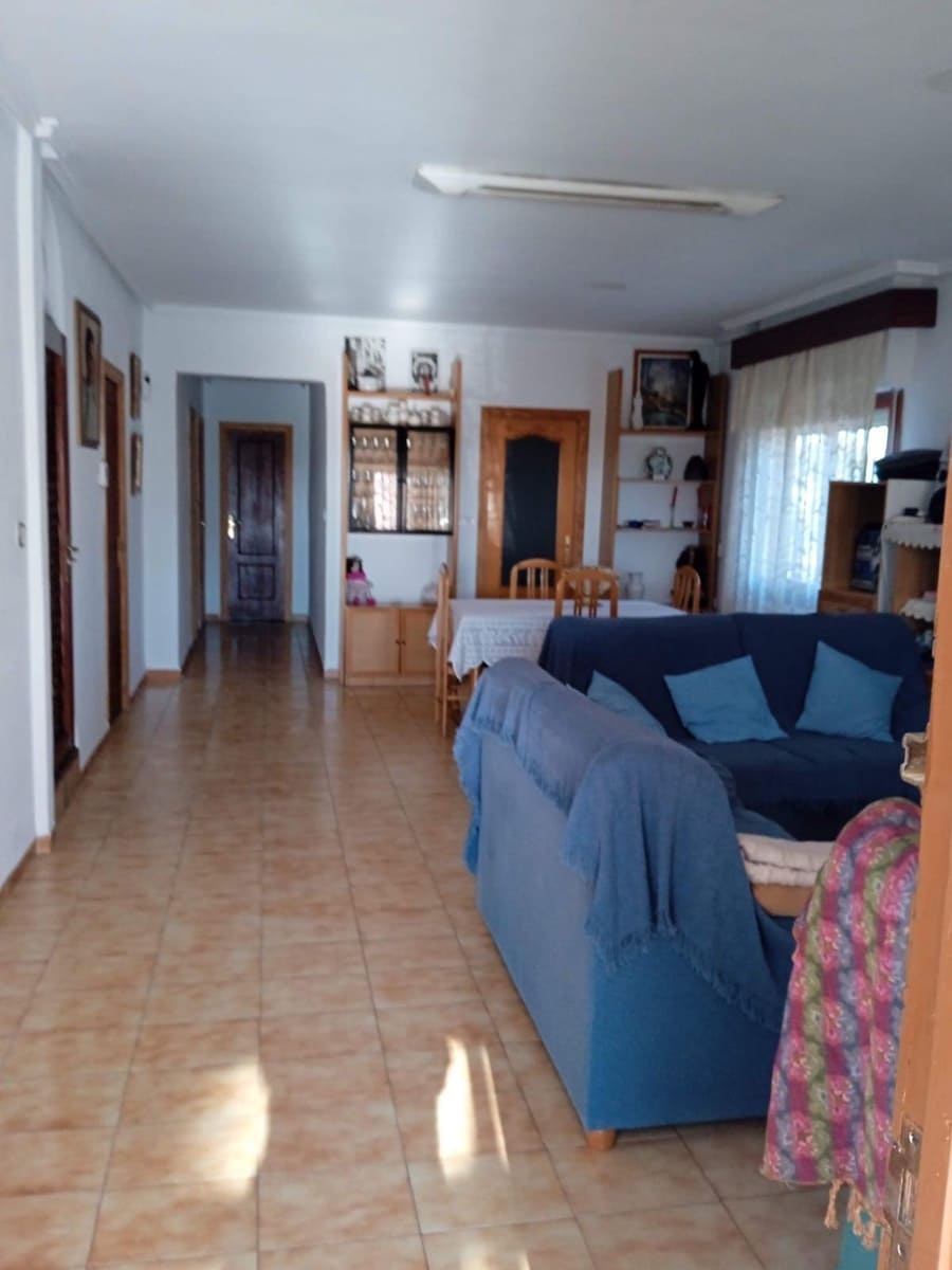 5 bedroom Villa for sale in Perleta with garage - € 399,000 (Ref: 8423301)