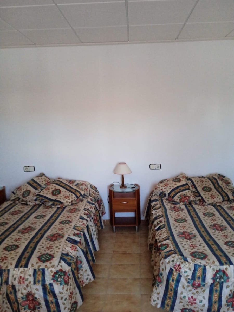 5 bedroom Villa for sale in Perleta with garage - € 399,000 (Ref: 8423301)