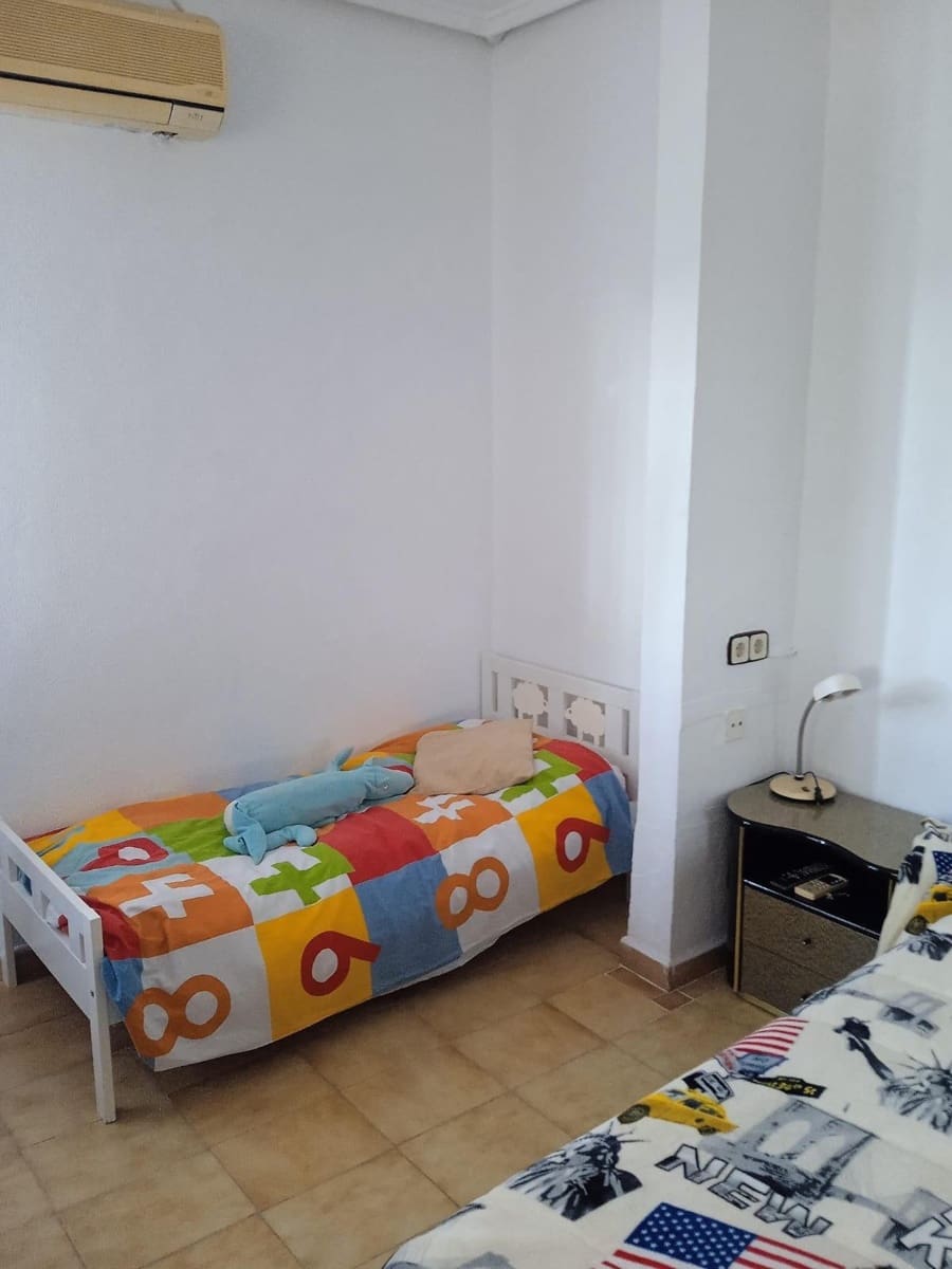 5 bedroom Villa for sale in Perleta with garage - € 399,000 (Ref: 8423301)