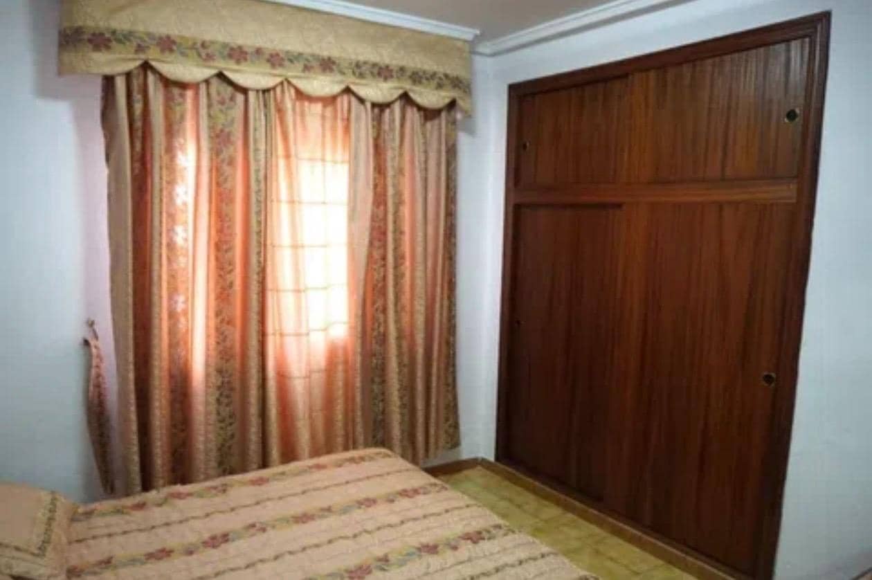 5 bedroom Villa for sale in Perleta with garage - € 399,000 (Ref: 8423301)