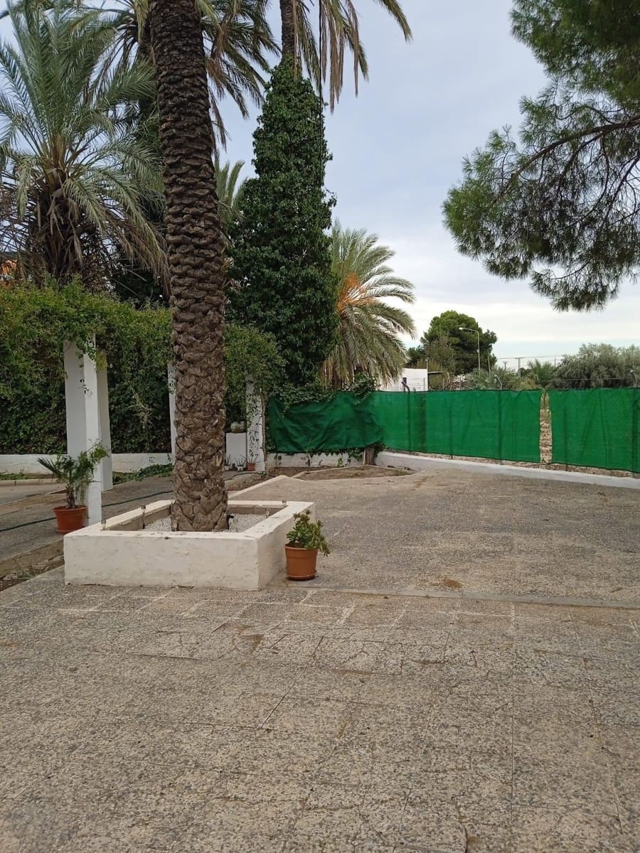 5 bedroom Villa for sale in Perleta with garage - € 399,000 (Ref: 8423301)