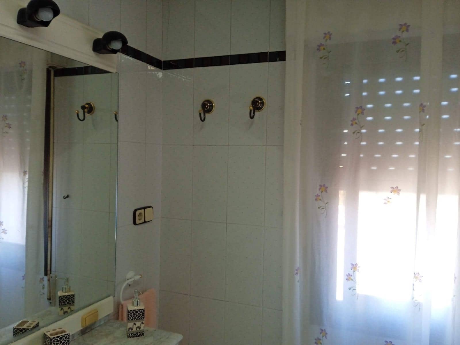 5 bedroom Villa for sale in Perleta with garage - € 399,000 (Ref: 8423301)