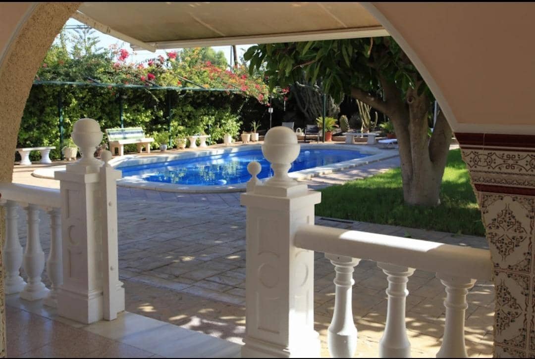 7 bedroom Villa for sale in Las Bayas with garage - € 735,000 (Ref: 8423308)