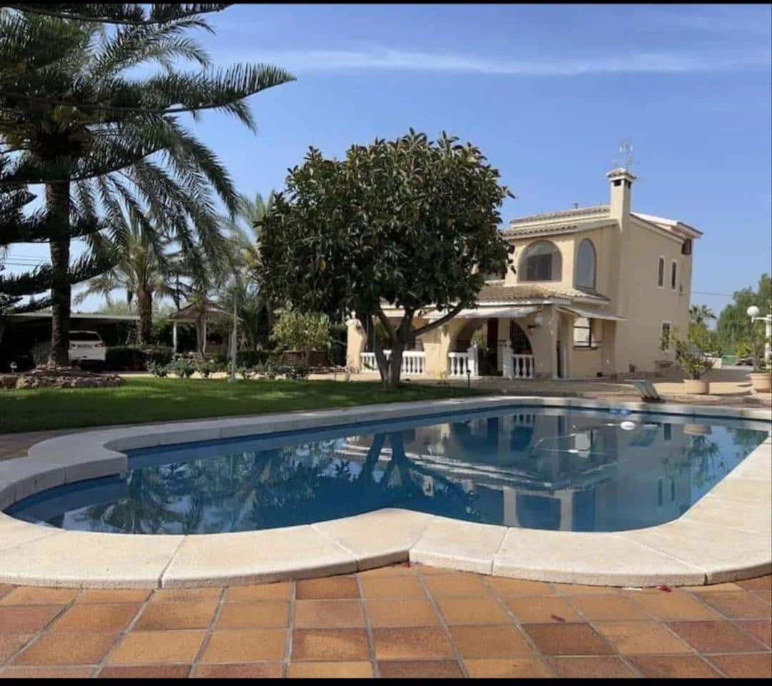 7 bedroom Villa for sale in Las Bayas with garage - € 735,000 (Ref: 8423308)