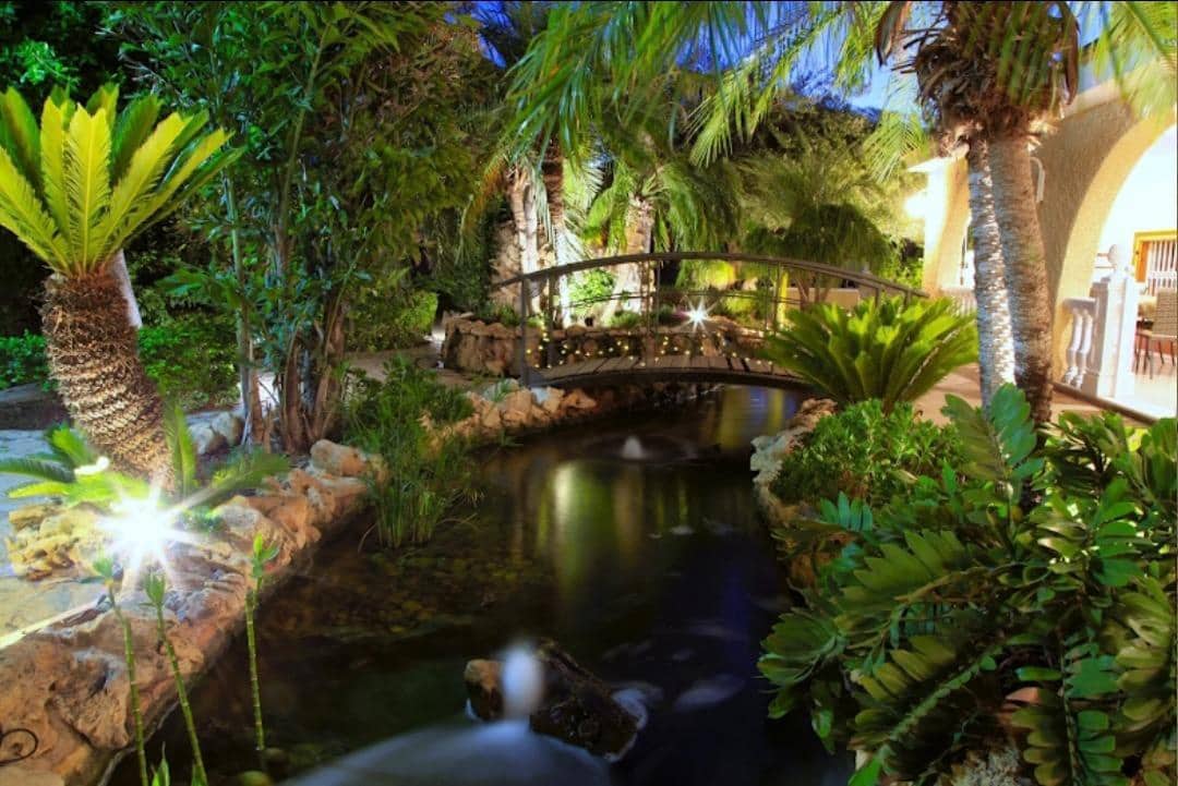 7 bedroom Villa for sale in Las Bayas with garage - € 735,000 (Ref: 8423308)