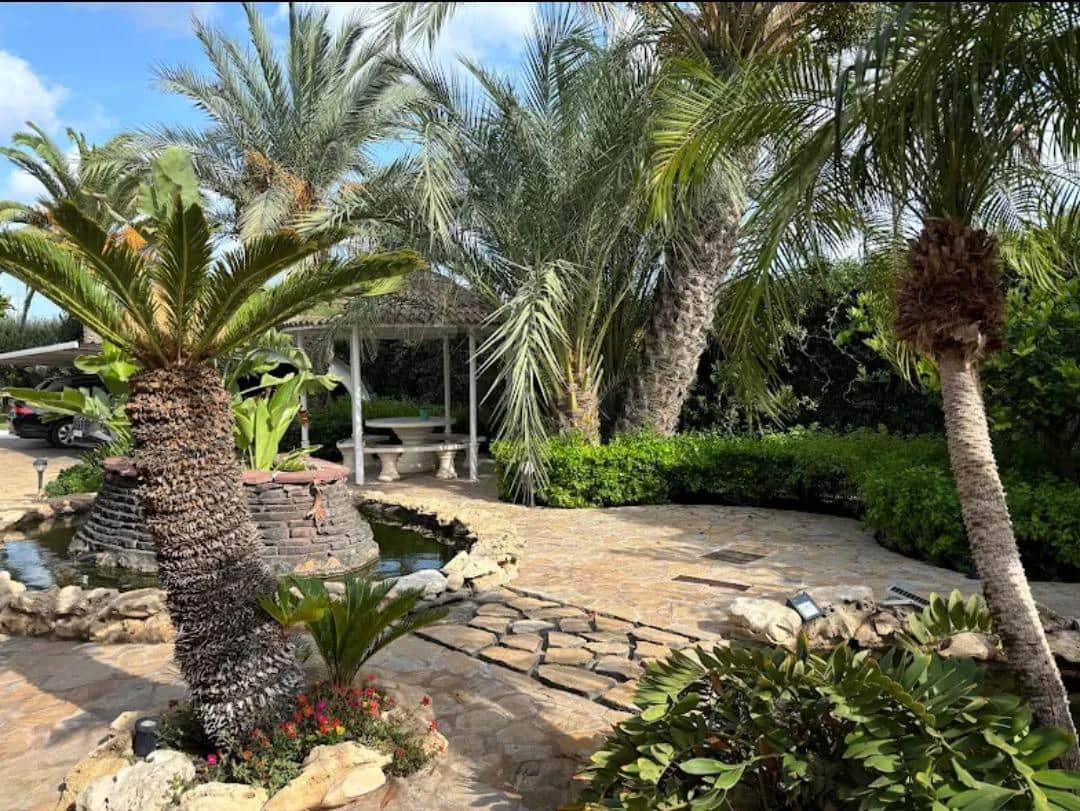 7 bedroom Villa for sale in Las Bayas with garage - € 735,000 (Ref: 8423308)