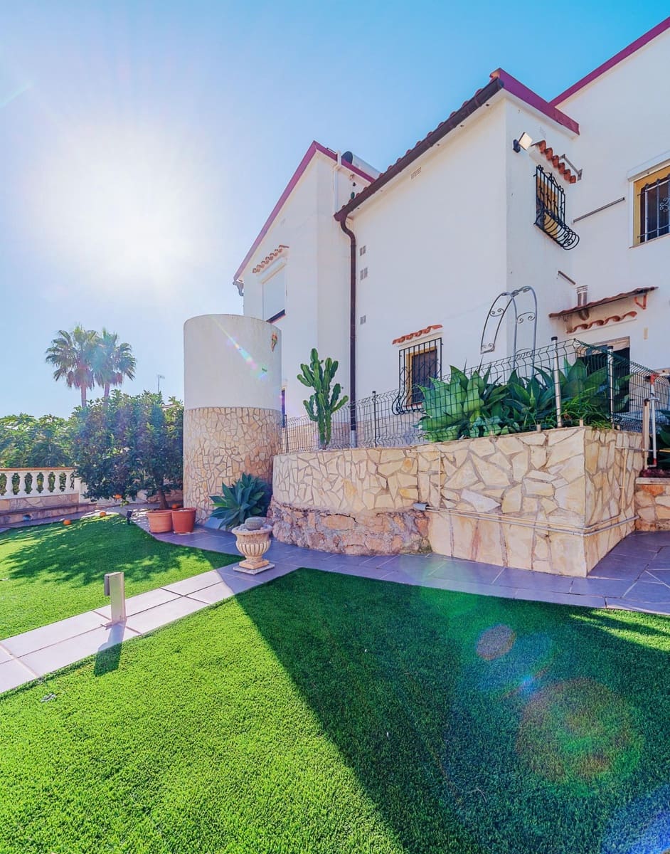 3 soveværelse Villa til salg i Denia med swimmingpool - € 430.900 (Ref: 8479275)