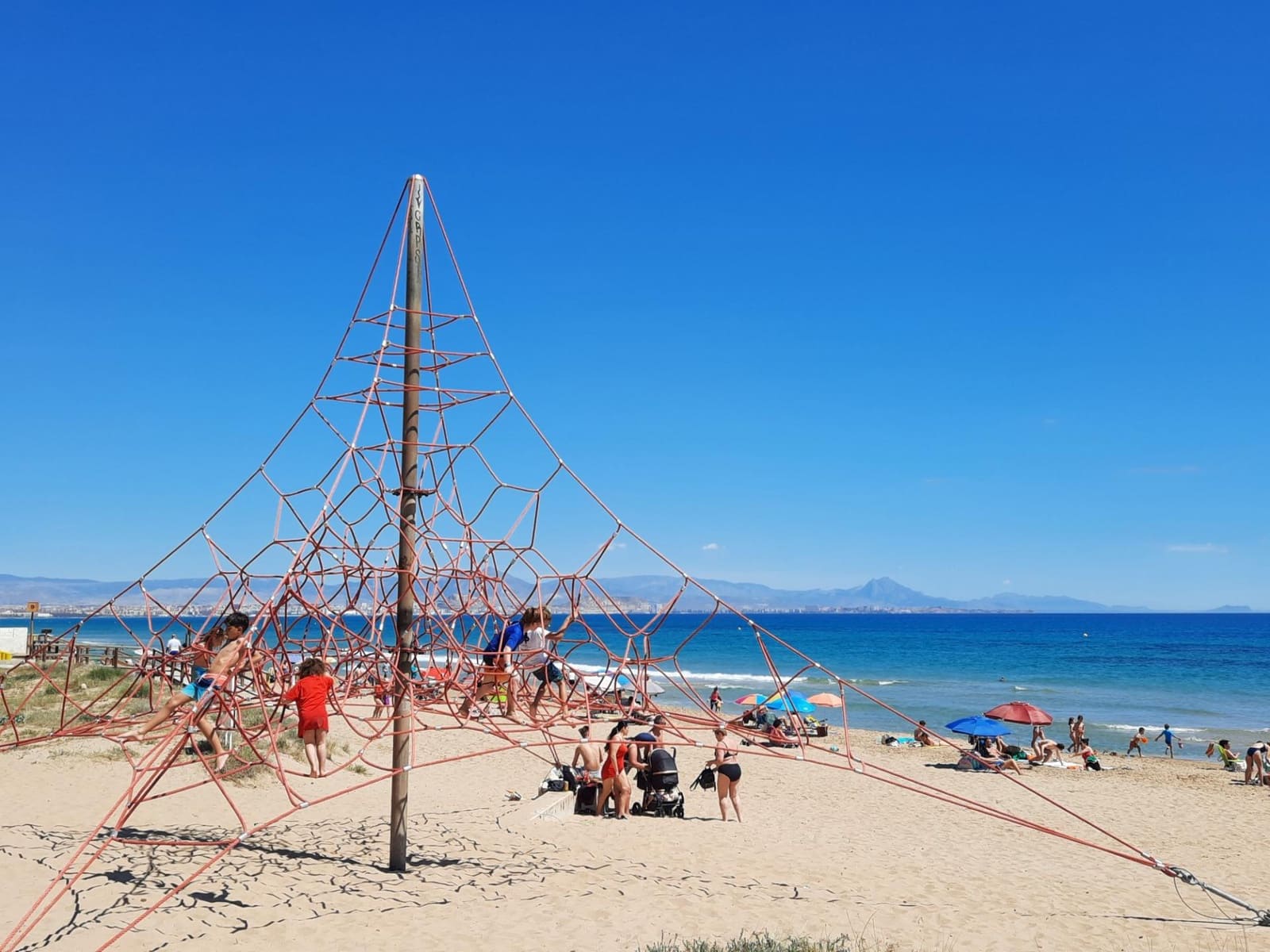 3 sypialnia Dom blizniak na sprzedaż w Gran Alacant z basenem - 270 000 € (Ref: 8515703)