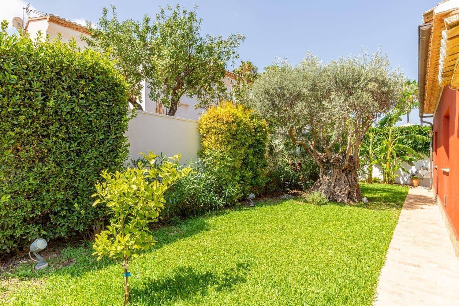 3 makuuhuone Huvila myytävänä paikassa Denia mukana uima-altaan 
autotalli - 899 000 € (Ref: 8536730)