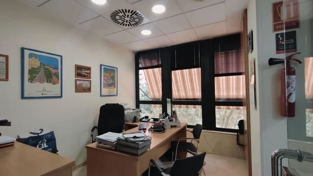 Ufficio in vendita in Garbinet - Parque de las Avenidas, Alicante città con garage - 555.000 € (Rif: 8556919)