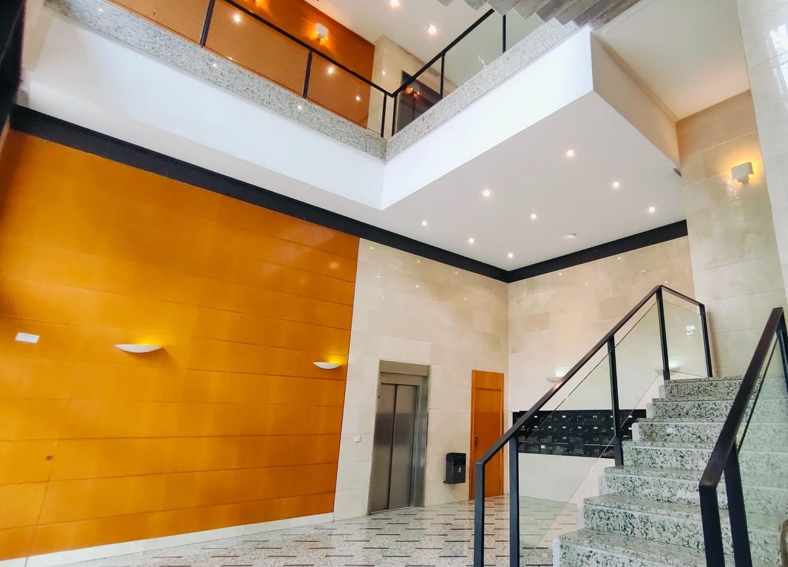 Büro zu verkaufen in Alicante / Alacant Stadt mit Garage - 555.000 € (Ref: 8556919)