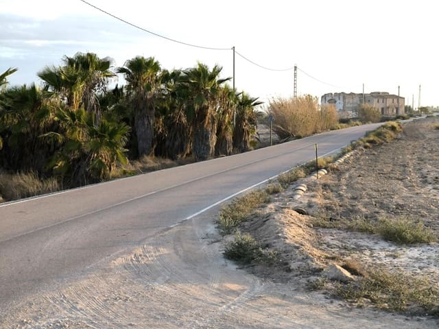Grunde uden byggetilladelser til salg i La Marina, Elche / Elx - € 216.000 (Ref: 8559778)