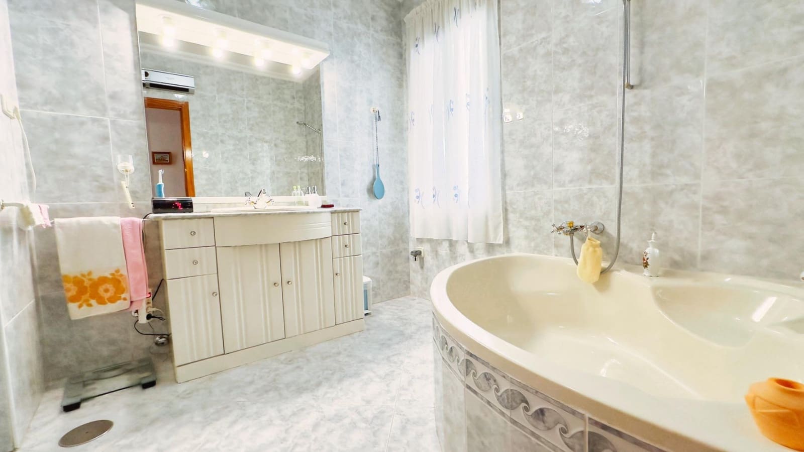 6 soveværelse Villa til salg i La Nucia med garage - € 550.000 (Ref: 8561459)