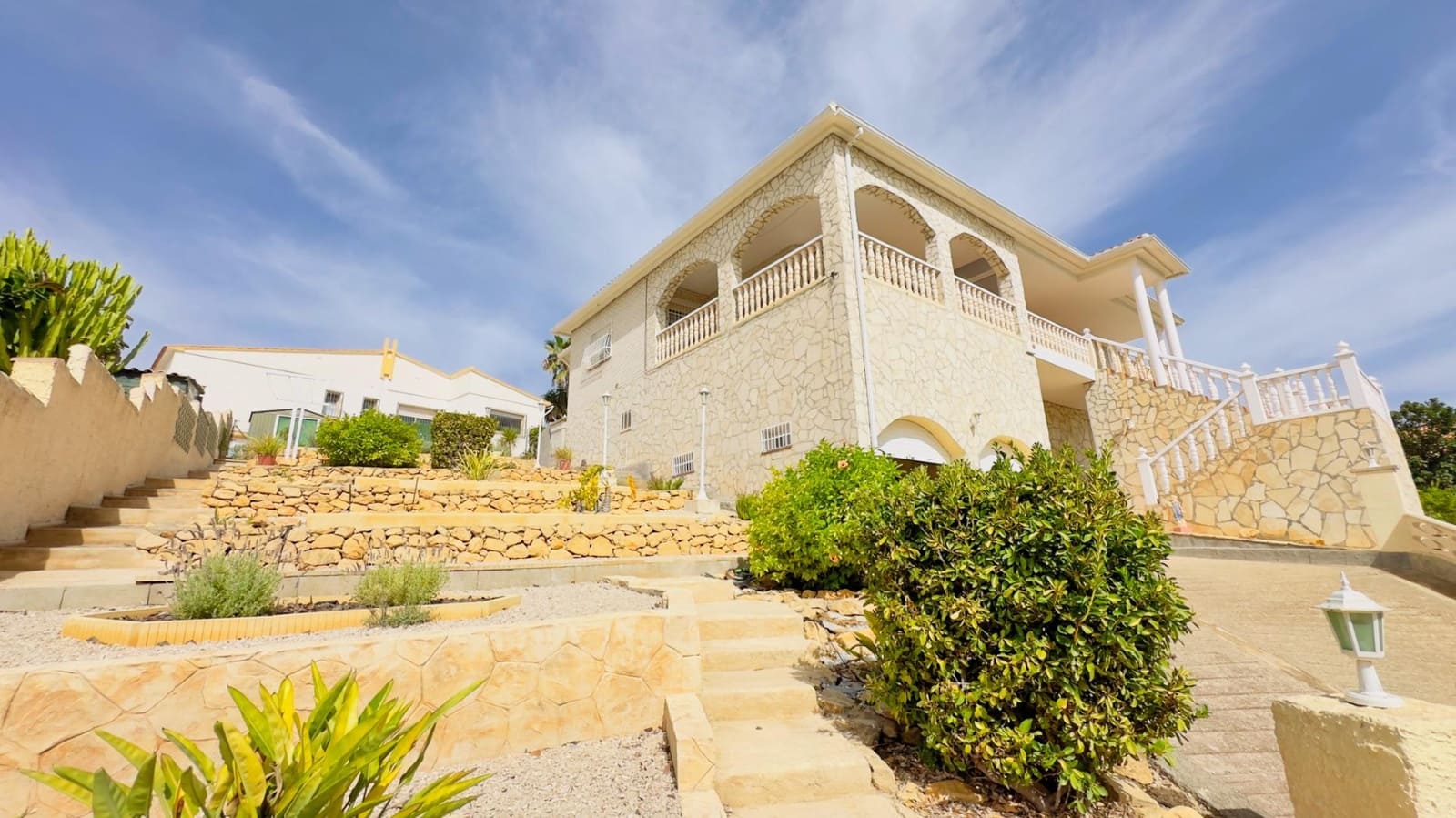 6 soveværelse Villa til salg i La Nucia med garage - € 550.000 (Ref: 8561459)