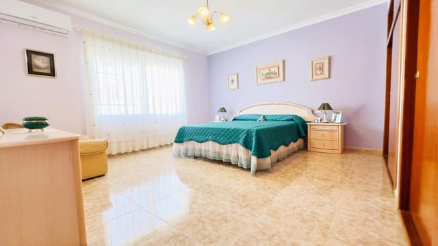 6 makuuhuone Huvila myytävänä paikassa La Nucia mukana 
autotalli - 550 000 € (Ref: 8561459)