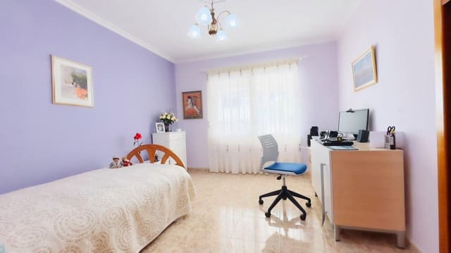 6 makuuhuone Huvila myytävänä paikassa La Nucia mukana 
autotalli - 550 000 € (Ref: 8561459)