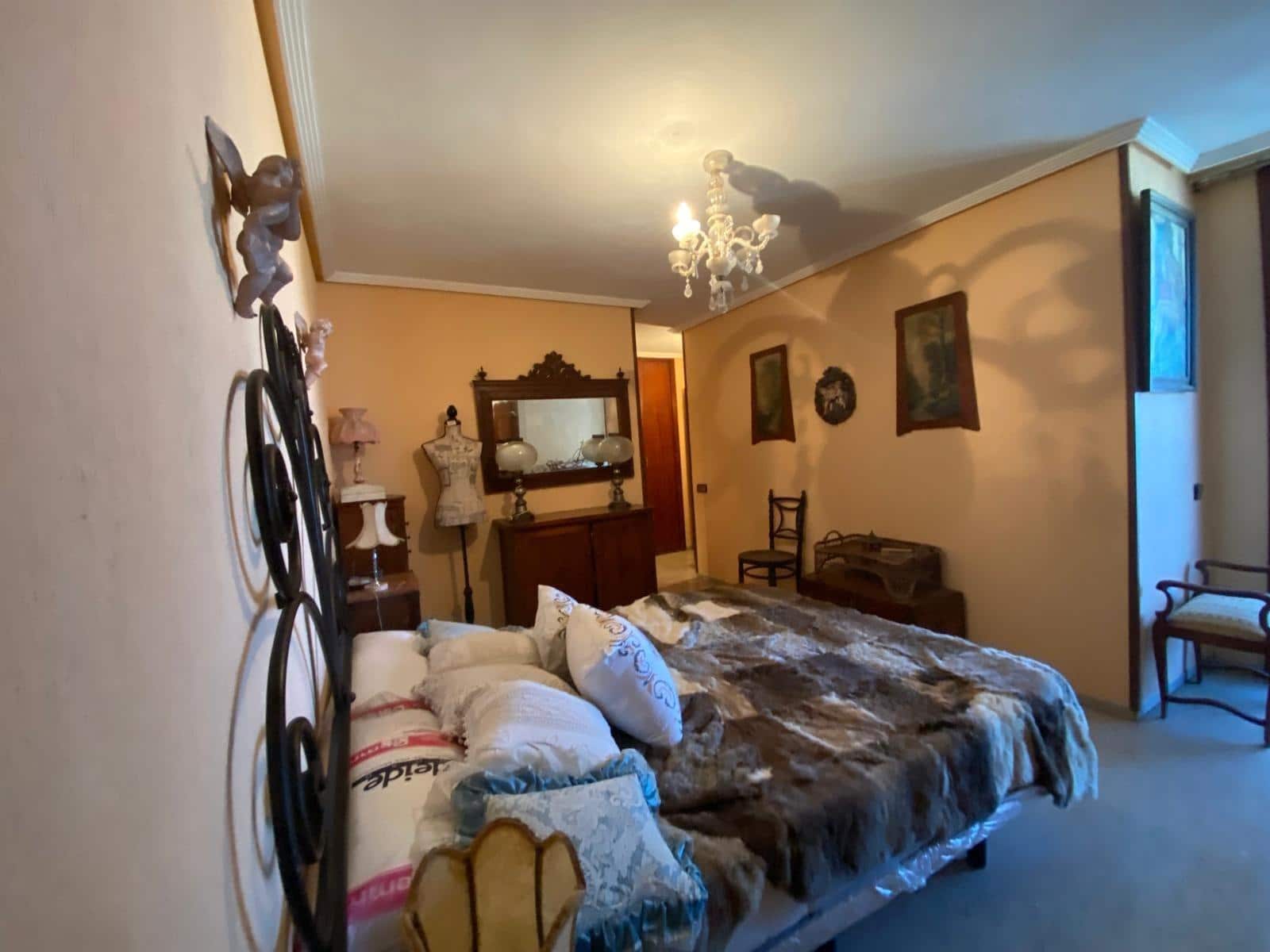 Piso de 4 habitaciones en Alicante / Alacant ciudad en venta con piscina garaje - 360.000 € (Ref: 8574156)