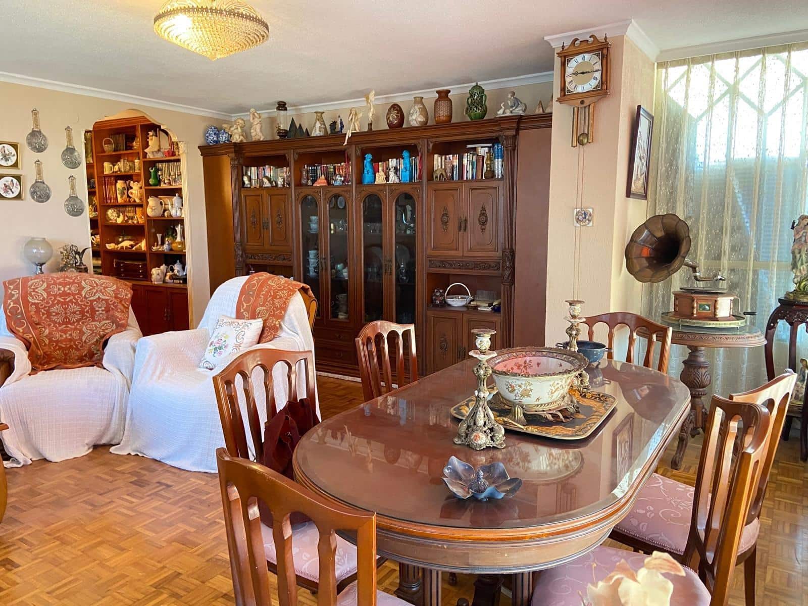 Piso de 4 habitaciones en Alicante / Alacant ciudad en venta con piscina garaje - 360.000 € (Ref: 8574156)