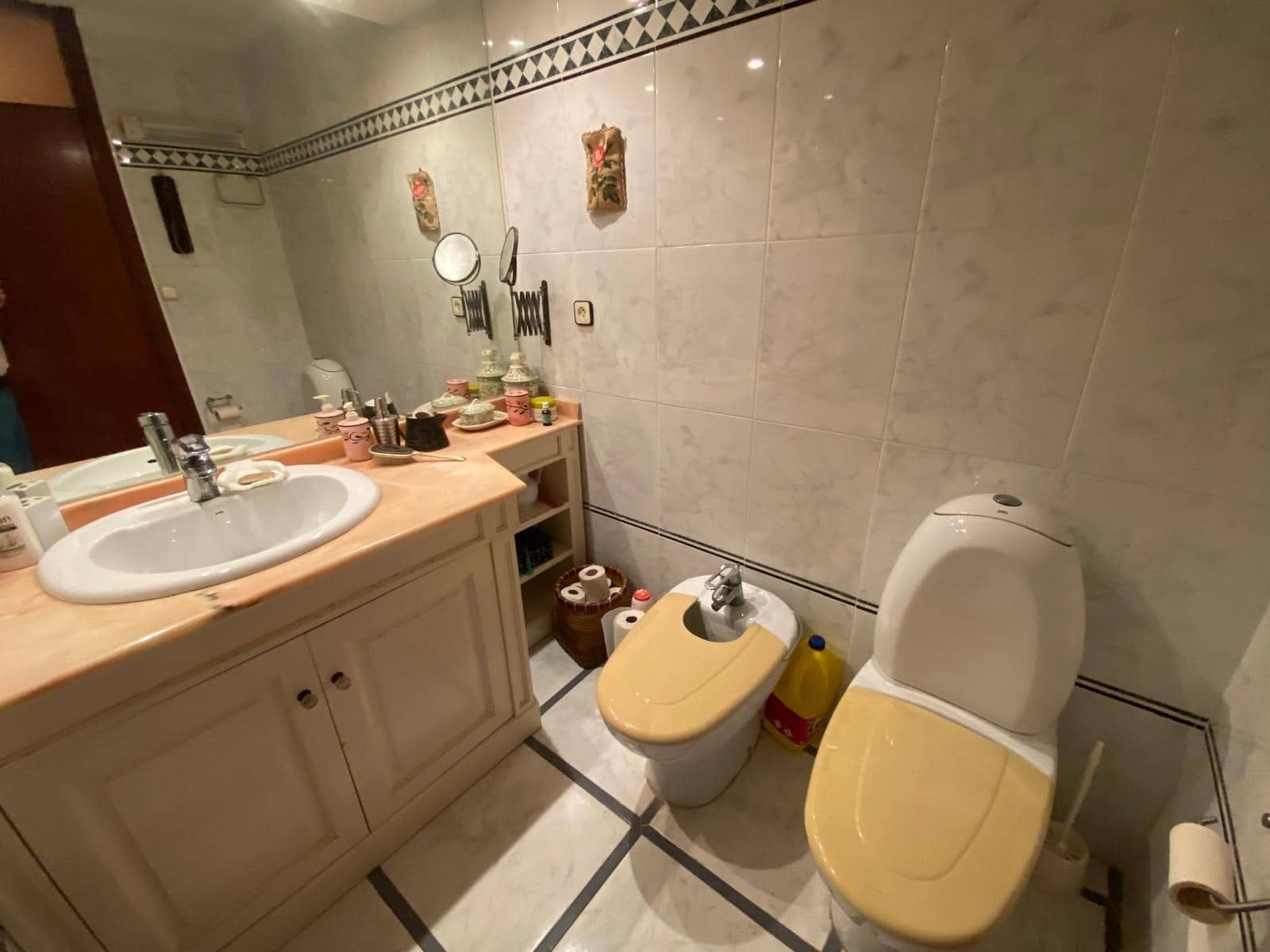 Piso de 4 habitaciones en Alicante / Alacant ciudad en venta con piscina garaje - 360.000 € (Ref: 8574156)