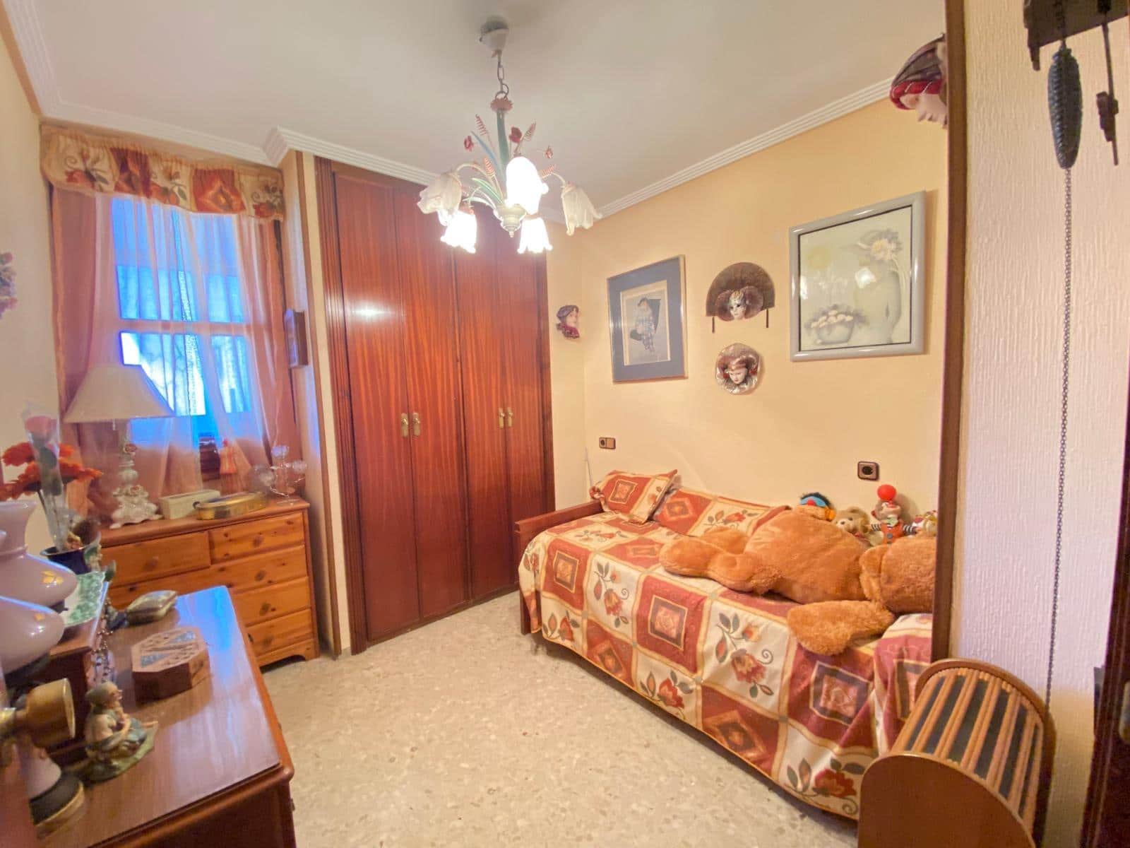 Piso de 4 habitaciones en Alicante / Alacant ciudad en venta con piscina garaje - 360.000 € (Ref: 8574156)