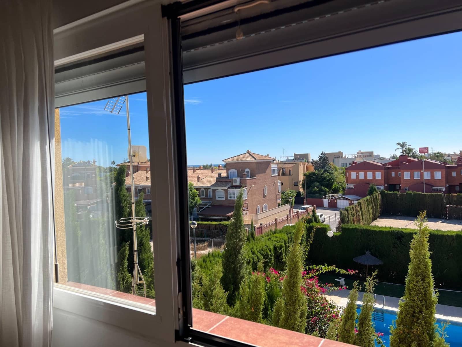 Bungalow de 4 habitaciones en San Juan de Alicante / Sant Joan d'Alacant en venta con piscina garaje - 549.000 € (Ref: 8610582)