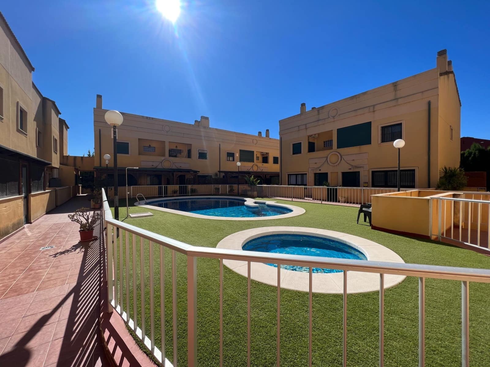 Bungalow de 4 habitaciones en San Juan de Alicante / Sant Joan d'Alacant en venta con piscina garaje - 549.000 € (Ref: 8610582)