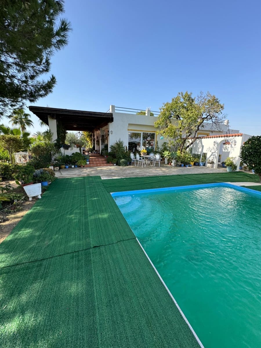 5 makuuhuone Maalaistalo myytävänä paikassa Matola mukana uima-altaan 
autotalli - 598 000 € (Ref: 8638572)