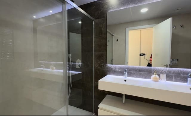 3 camera da letto Appartamento da affittare in Playa Poniente, Benidorm con piscina - 3.300 € (Rif: 8729745)