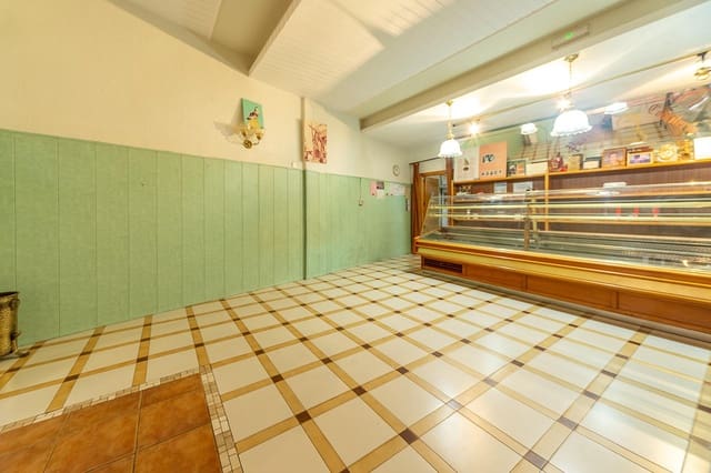 Comercial para venda em Novelda - 99 000 € (Ref: 8741671)