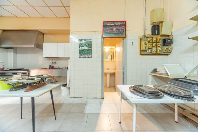 Comercial para venda em Novelda - 99 000 € (Ref: 8741671)