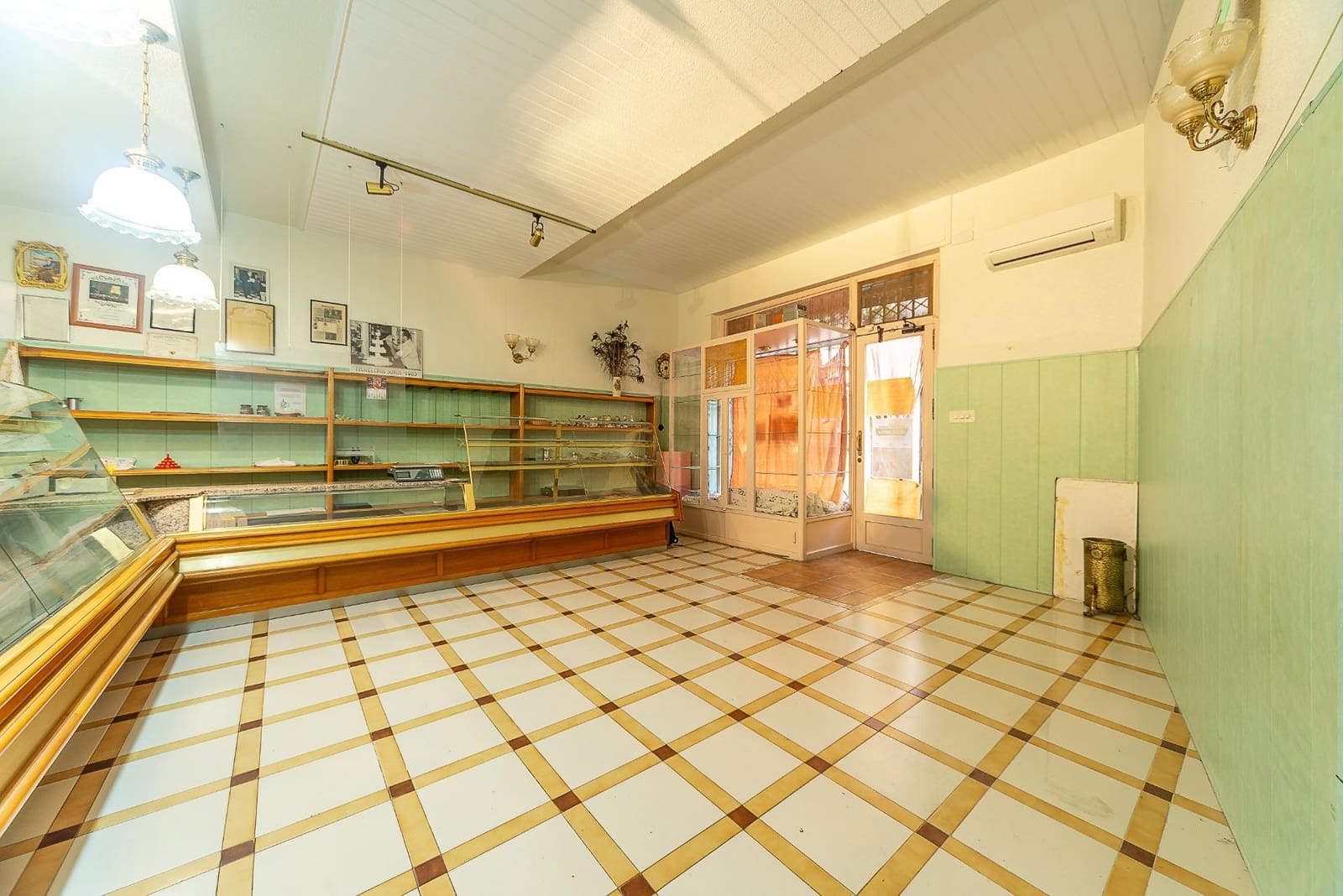 Erhverv til salg i Novelda - € 99.000 (Ref: 8741671)